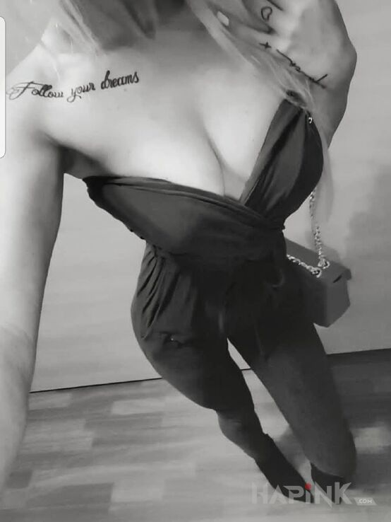 Tattoo Justynka in lettering motif on the hand