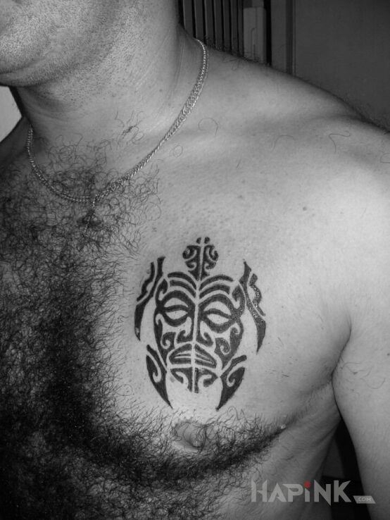 Tattoo Żółw in animals motif on the chest
