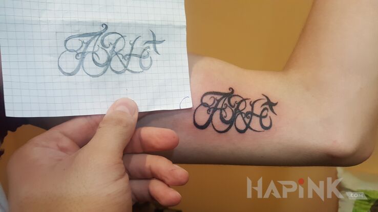Tattoo Arh+ in lettering motif and minimalistic style on the upper arm