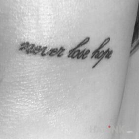 Tattoo Never lose hope on the ribs motif: lettering