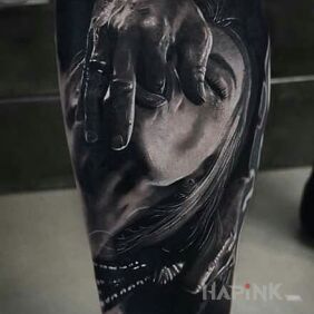 Tattoo Lick fingers on the calf motif: 3D style: realistic