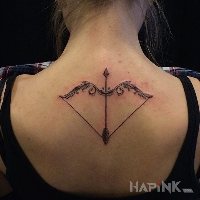 Tattoo Łuk in objects motif and graphic / illustrative style on the back