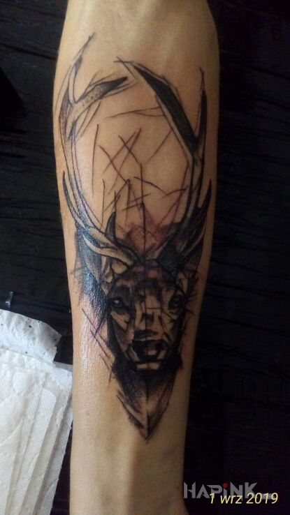 Tattoo Jeleń in animals motif and sketch style on the forearm