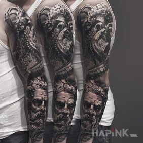 Tattoo Grandfathered octopus on the upper arm motif: black and gray style: realistic