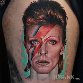 Tattoo David Bowie on the upper arm motif: characters