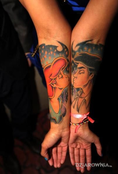 Tatuaż syrenka w motywie kolorowe na przedramieniu