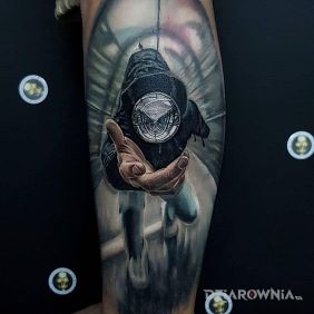 Tatuaż Kuleczka na łydce motyw: 3D styl: realistyczne