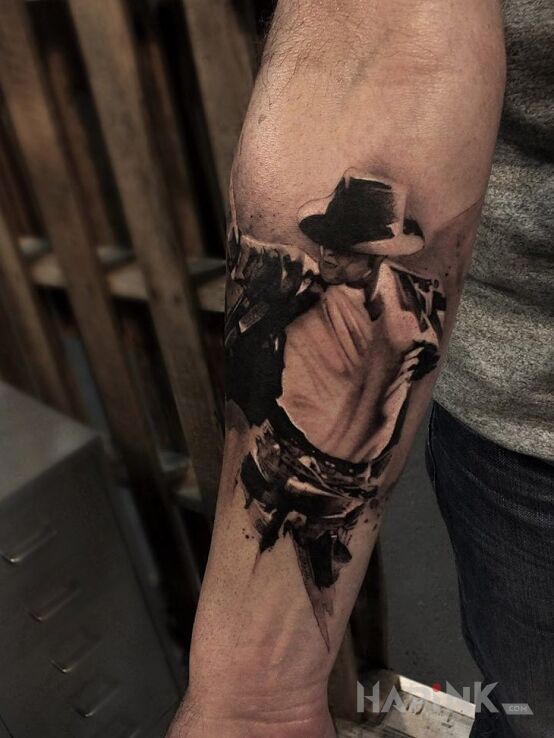 Tattoo Michael Jackson in characters motif on the forearm