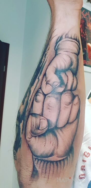 Tattoo Żółwik,tata i syn zawsze razem in other motif and realistic style on the forearm