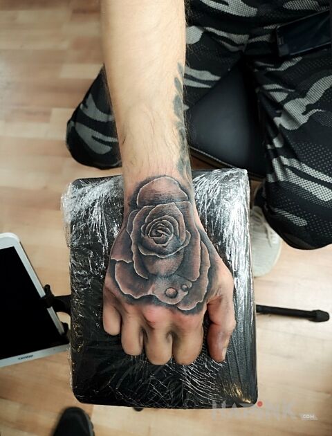 Tattoo Róże C.D.N in flowers motif and realistic style on the hand