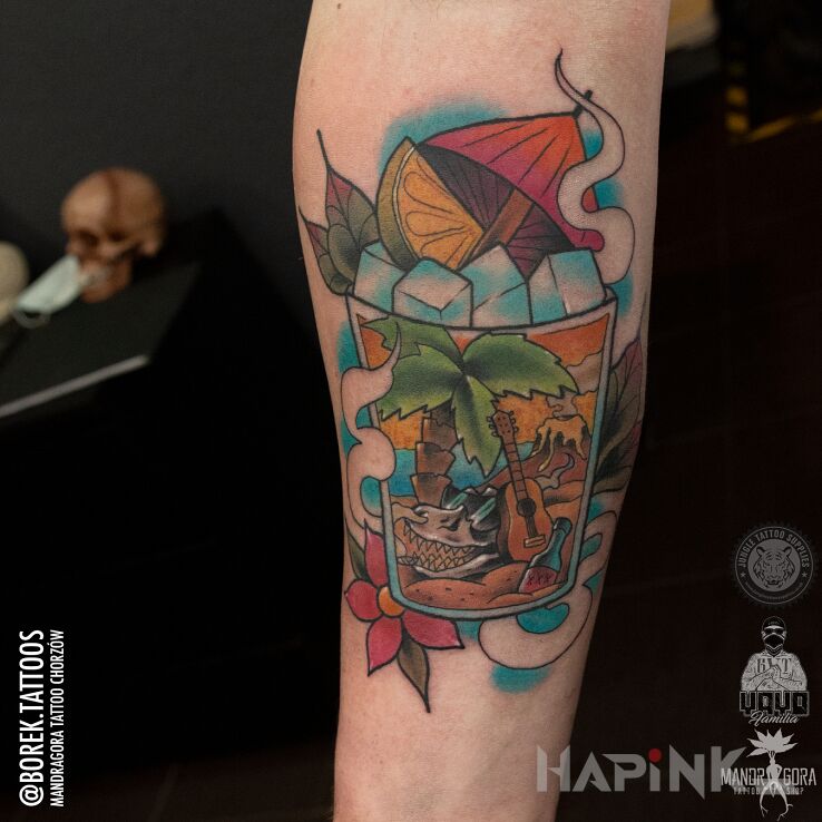 Tattoo Neotradycyjny drink in colorful motif and neo-traditional style on the forearm