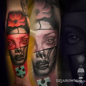 Tatuaż Abstrakcyjna twarz na przedramieniu motyw: kolorowe styl: realistyczne