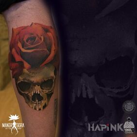 Tattoo Skull on the forearm motif: skulls