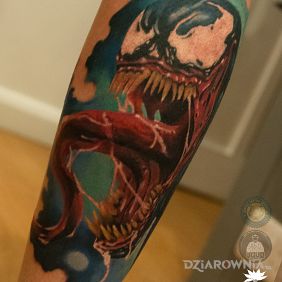 Tatuaż Venom na nodze motyw: kolorowe styl: realistyczne