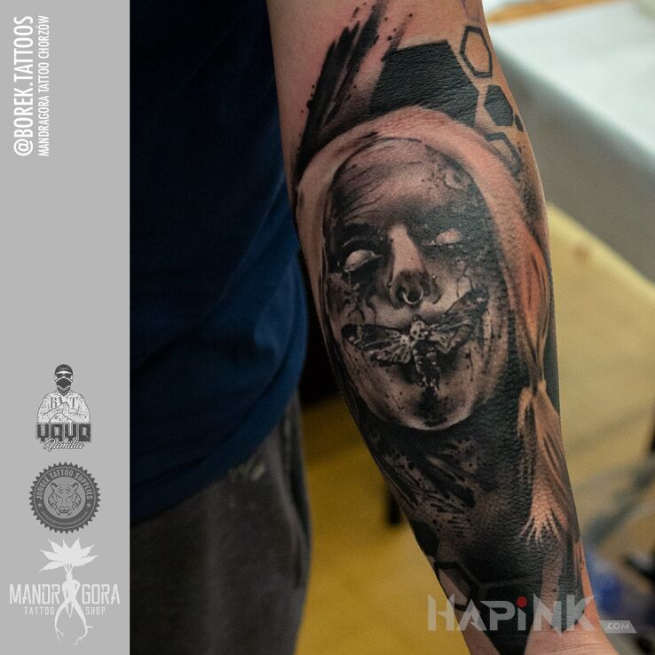 Tattoo Twarz in dark motif and realistic style on the forearm