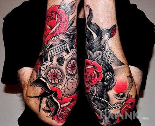 Tattoo Czaszka i twarz kobiety in flowers motif on the forearm