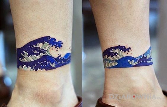 Tatuaż fala w motywie kolorowe i stylu japońskie / irezumi przy kostce