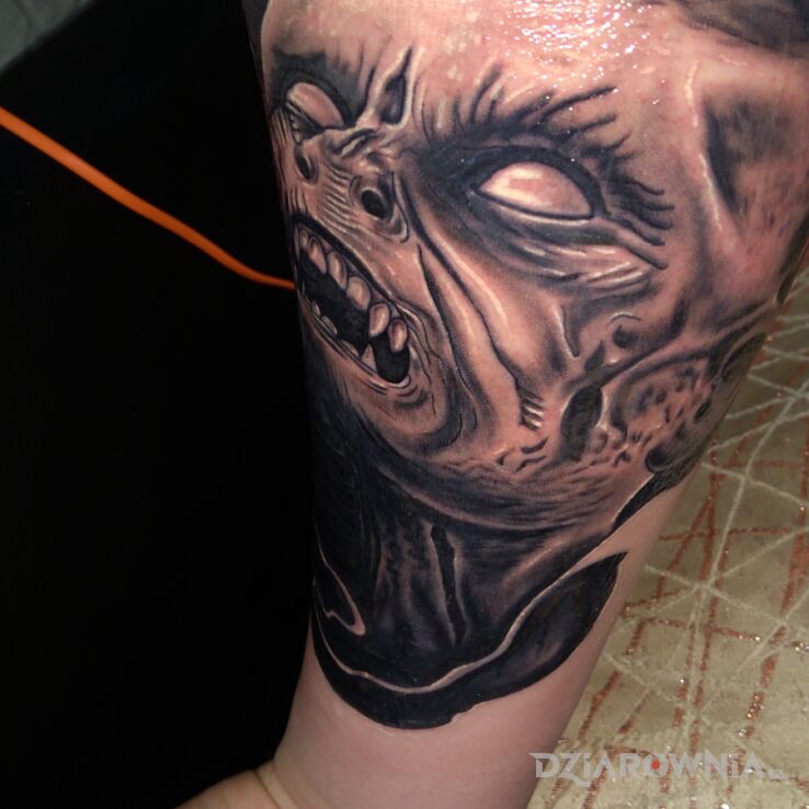 Tatuaż Demon w motywie demony i stylu realistyczne na przedramieniu