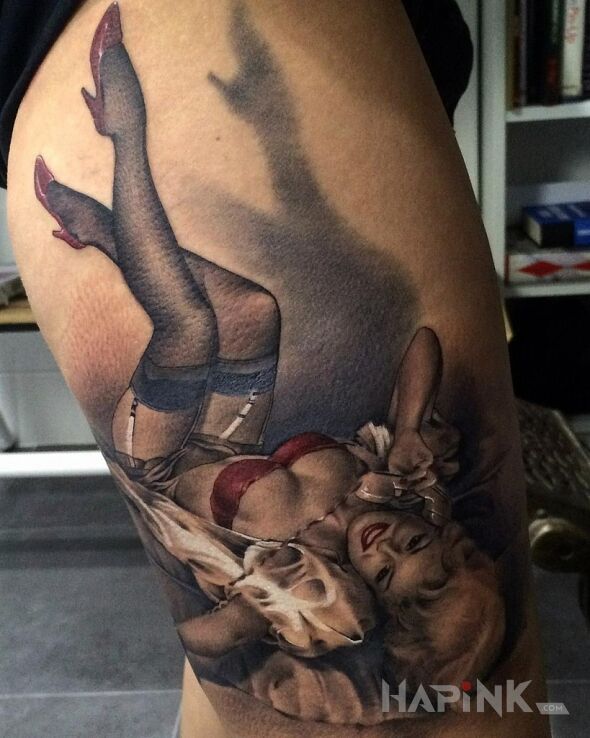 Tattoo Pin up girl in characters motif on the leg