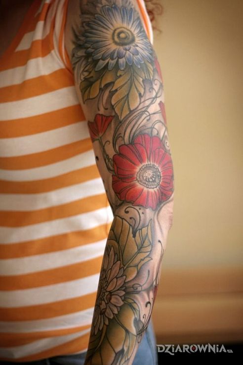 Tatuaż kwiecisty rękaw w motywie rękawy na ramieniu