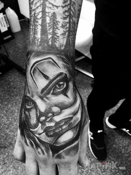 Tattoo Kobieta Klaun in black and gray motif and realistic style on the hand