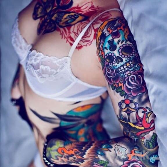 Tattoo Wytatuowana laseczka in sexy motif on the chest