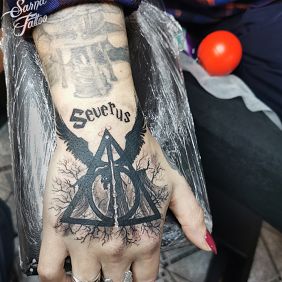 Tattoo Harry Potter, insignia of death, Severus on the hand motif: lettering style: graphic / illustrative