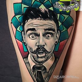 Tatuaż Konwencyjny 3 miejsce na nodze motyw: twarze styl: realistyczne