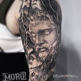 Tatuaż Grecki Bóg Zeus na ramieniu motyw: postacie styl: realistyczne