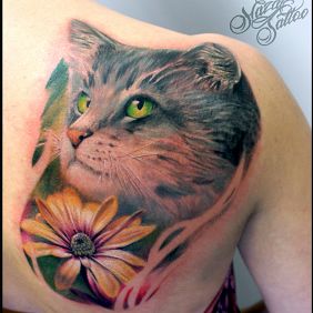 Tattoo Cat, Kitten, Pussycat on the back motif: 3D style: realistic