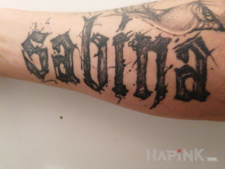 Tattoo Żeby nie zapomnieć jak ma żona na imię ? in lettering motif and calligraphy style on the forearm