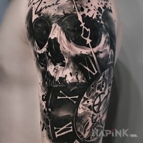 Tattoo Skull, the passage of time on the upper arm motif: skulls style: realistic