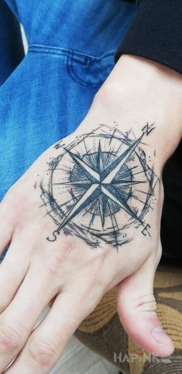 Tattoo Róża wiatrów. in black and gray motif and sketch style on the hand