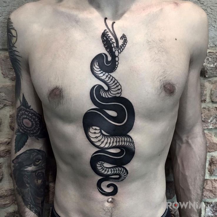 Tatuaż wąż w motywie zwierzęta na klatce