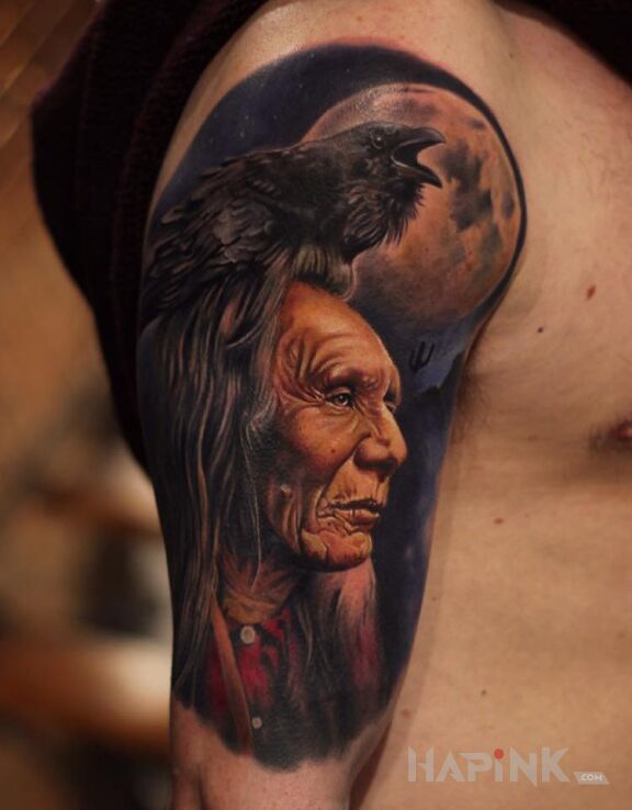 Tattoo Indianin i kruk in characters motif on the upper arm