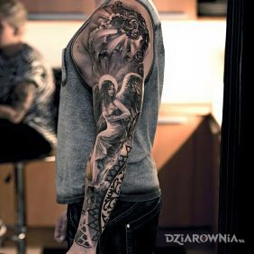Tatuaż Ładny anioł na przedramieniu motyw: rękawy styl: realistyczne