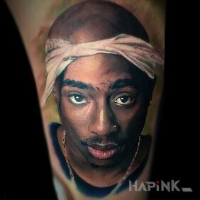 Tattoo Tupac on the upper arm motif: characters
