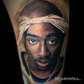 Tatuaż Tupac na ramieniu motyw: postacie