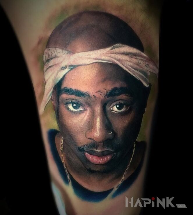 Tattoo Tupac in characters motif on the upper arm