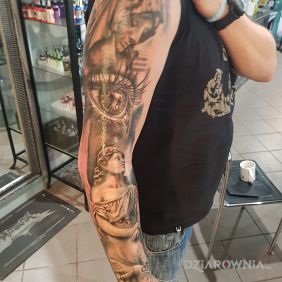 Tatuaż Mój pierwszy na ramieniu motyw: 3D styl: realistyczne