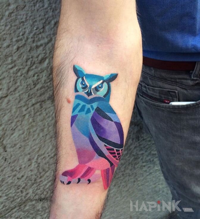Tattoo Tęczowa sowa in animals motif on the forearm