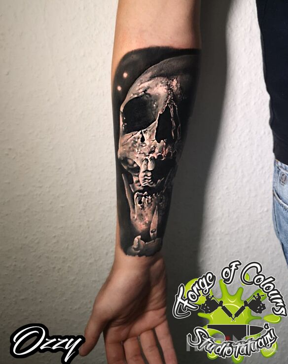 Tattoo Czaszka in skulls motif and realistic style on the forearm