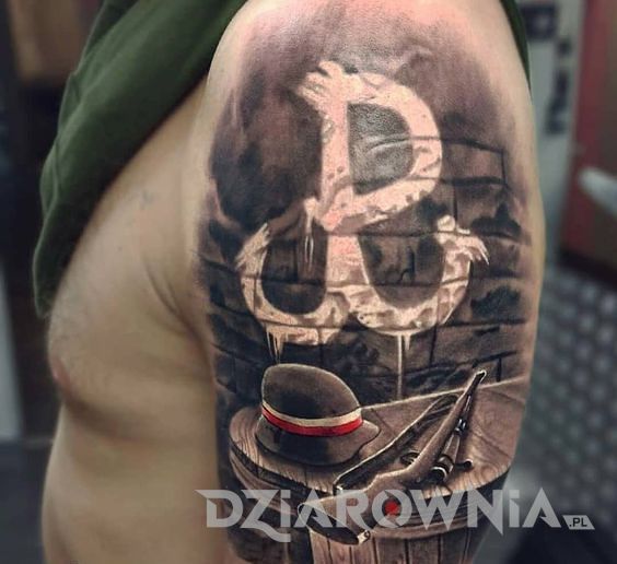 Tatuaż z murem i symbolem polski walczącej na ramieniu chłopaka