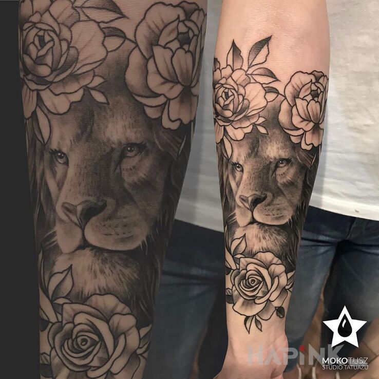 Tattoo Królowa lew ;) in black and gray motif and realistic style on the forearm