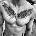 Wycena tatuażu - Tatuaż na klacie - skrzydła