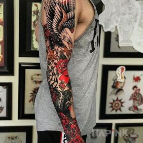 Tattoo American old-school on the hand motif: animals style: oldschool