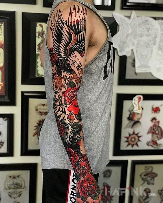 Tattoo Amerykański oldschool in flowers motif and oldschool style on the forearm