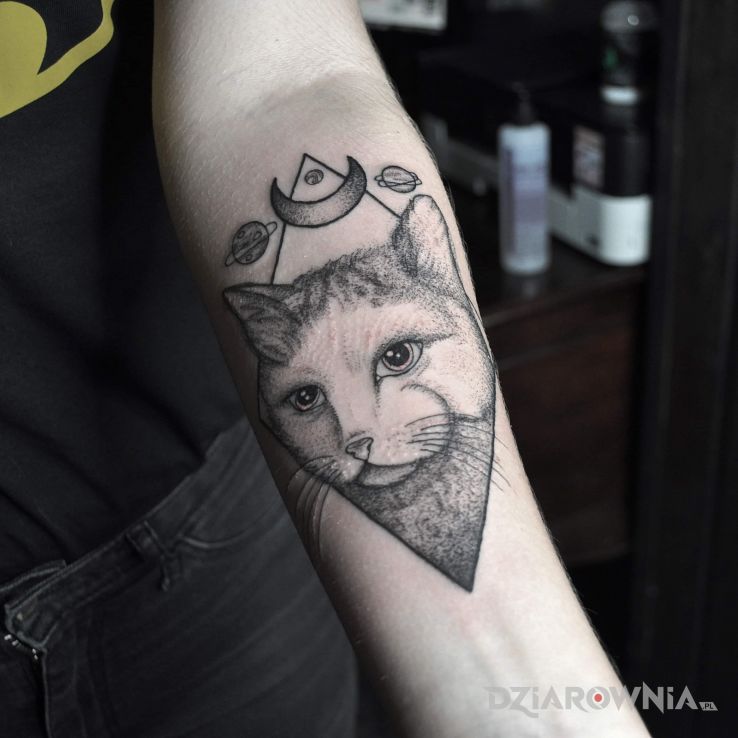 Tatuaż marzenka w motywie zwierzęta i stylu graficzne / ilustracyjne na przedramieniu