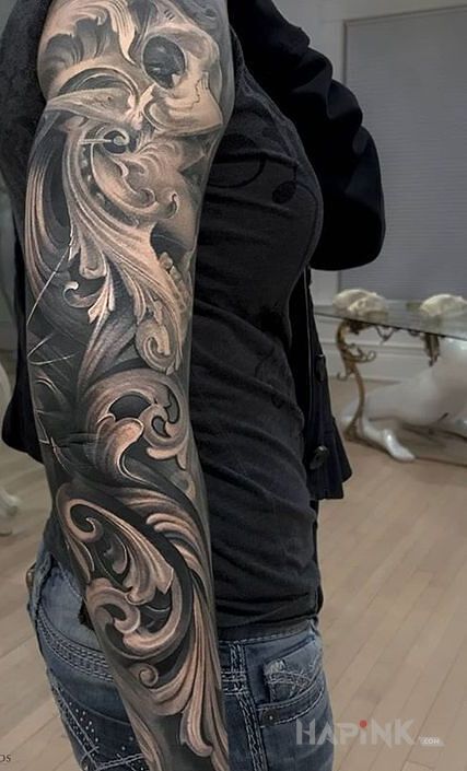 Tattoo Kobieta w masce in faces motif and realistic style on the upper arm