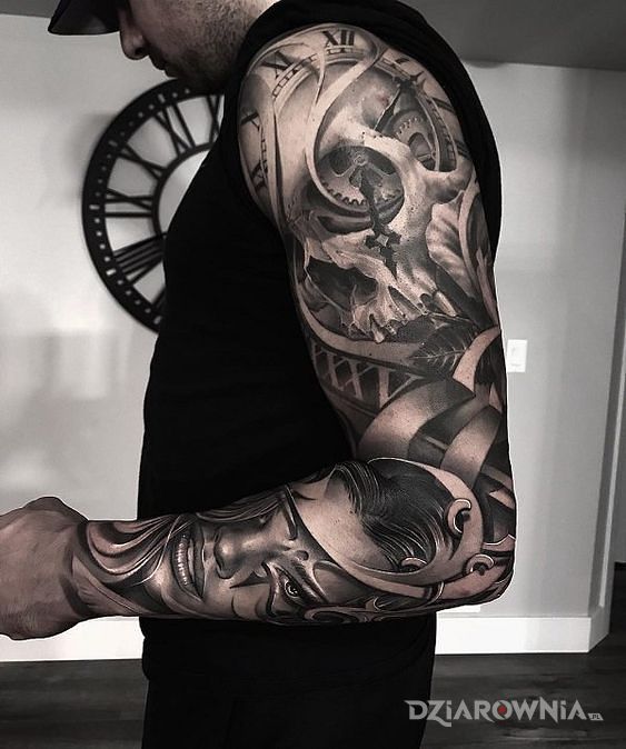 Tatuaż czaszka jako zegar w motywie 3D i stylu realistyczne na ramieniu